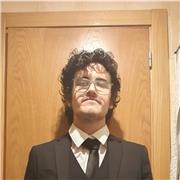 Estudiante de filosofía deseando enseñar a alumnos jóvenes deseosos de conocimiento.